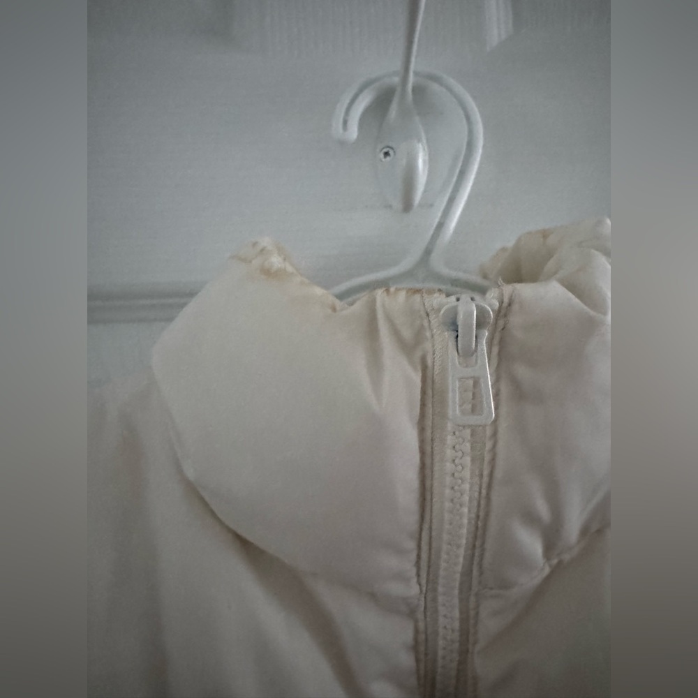 H&M PUFFER VEST LIGHT BEIGE CROPPED SIZE SMALL - Picture 6 of 11